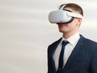 УК «Кузбассразрезуголь» внедрила цифровую технологию для обучения работников правилам ОТиПБ с использованием 3D VR-очков
